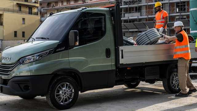Chofer de Reparto latino con vehiculo